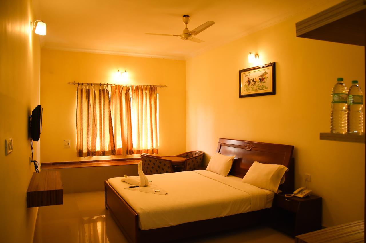 Ulo Hill Breeze Hotel Yelagiri Exterior photo